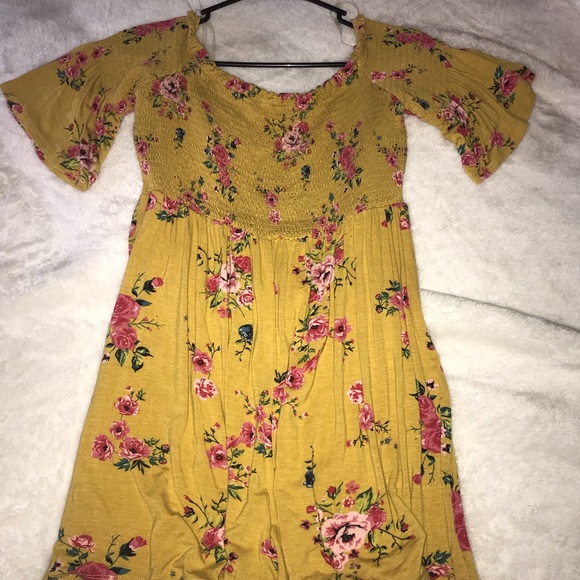 Xhilaration Dresses & Skirts - A cute flower yellow dress